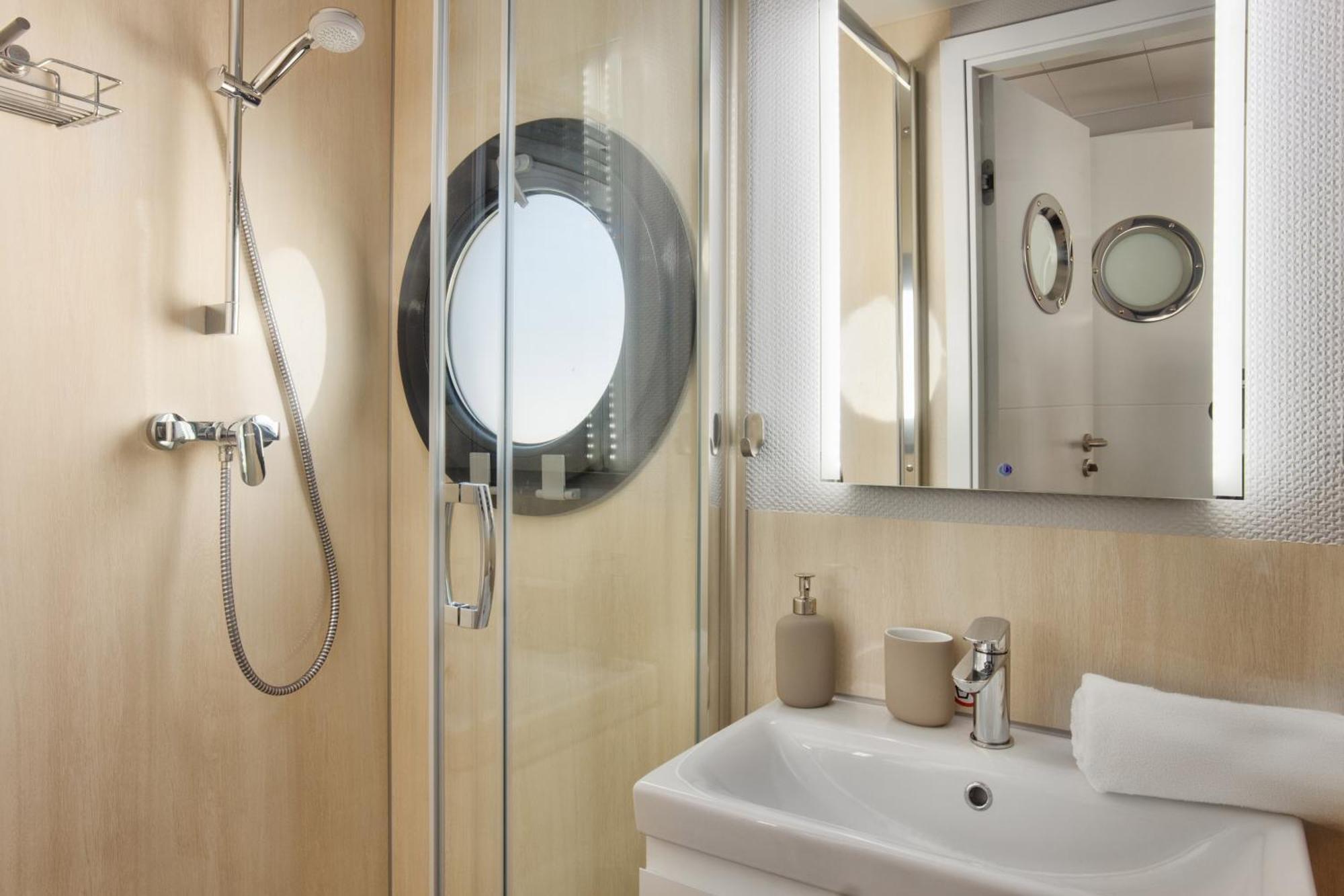 Holiday home Hausboot - Kleine Auszeit *