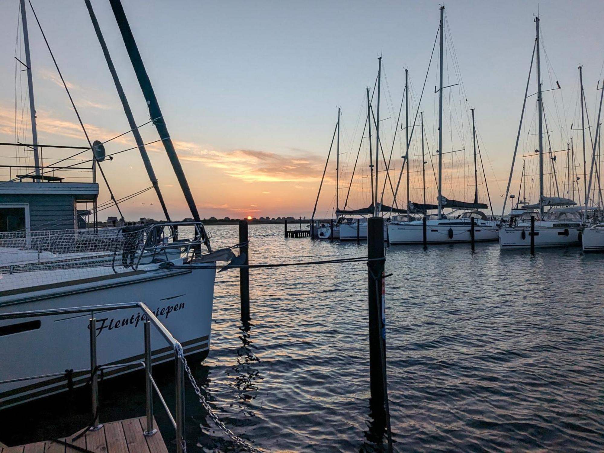 Hausboot - Kleine Auszeit * Heiligenhafen
